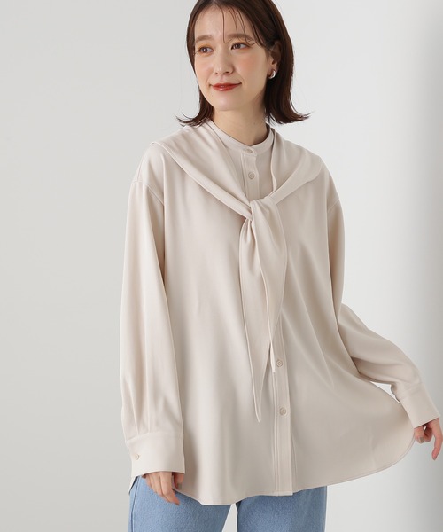 N.（N. Natural Beauty Basic）（エヌエヌナチュラルビューティーベーシック）の「◆スカーフバンドカラーシャツ（シャツ/ブラウス・レディース・ネイビー/オフホワイト・MEDIUM）」の2枚目の写真
