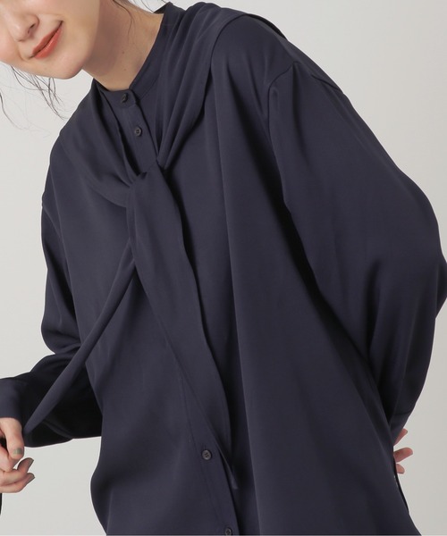 N.（N. Natural Beauty Basic）（エヌエヌナチュラルビューティーベーシック）の「◆スカーフバンドカラーシャツ（シャツ/ブラウス・レディース・ネイビー/オフホワイト・MEDIUM）」の4枚目の写真