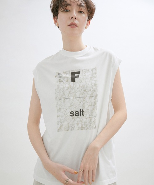 SALON adam et rope'（サロン アダム エ ロペ）の「【MagazineF for SALON】別注ノースリーブプリントTシャツ（Tシャツ/カットソー・レディース・ホワイト/ホワイト系その他/ホワイト系その他2/ホワイト系その他3・FREE）」の5枚目の写真