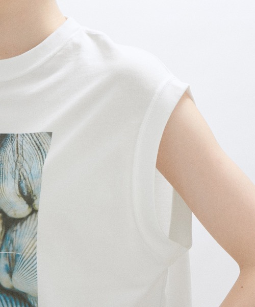 SALON adam et rope'（サロン アダム エ ロペ）の「【MagazineF for SALON】別注ノースリーブプリントTシャツ（Tシャツ/カットソー・レディース・ホワイト/ホワイト系その他/ホワイト系その他2/ホワイト系その他3・FREE）」の16枚目の写真