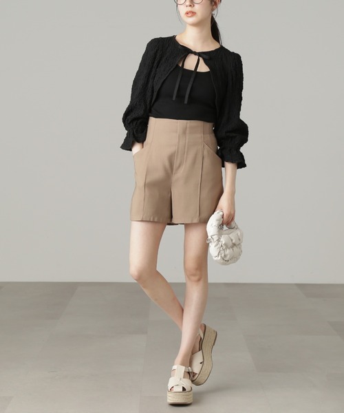 FREE'S MART(フリーズマート)の「◆【セットアップ対応】ハイウエストピンタックショートパンツ(その他パンツ・レディース・ブラック/イエロー/ベージュ・MEDIUM/SMALL)」の9枚目の写真