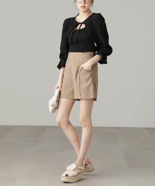 FREE'S MART(フリーズマート)の「◆【セットアップ対応】ハイウエストピンタックショートパンツ(その他パンツ・レディース・ブラック/イエロー/ベージュ・MEDIUM/SMALL)」の10枚目の写真