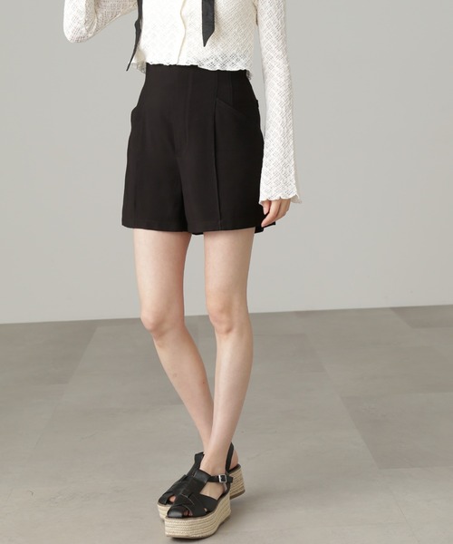 FREE'S MART(フリーズマート)の「◆【セットアップ対応】ハイウエストピンタックショートパンツ(その他パンツ・レディース・ブラック/イエロー/ベージュ・MEDIUM/SMALL)」の16枚目の写真