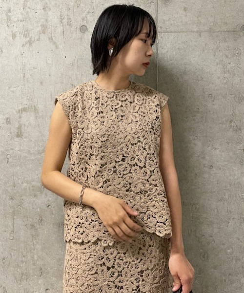 Mila Owen(ミラオーウェン)の「SET UPクロシェ風ノースリトップス(Tシャツ/カットソー・レディース・ブラック/ベージュ/ホワイト・0/1)」の1枚目の写真