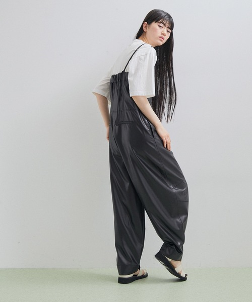 ADAM ET ROPE'（アダムエロペ）の「カーヴィーロンパース（サロペット/オーバーオール・レディース・ブラック/ライトグレー・FREE）」の9枚目の写真