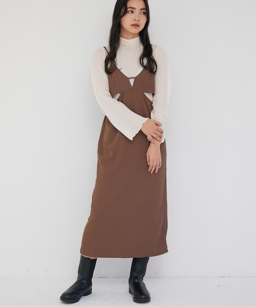 ECRIRE(エクリール)の「カットアウトキャミワンピース(ジャンパースカート・レディース・モカ/グレー/ブラック・M)」の4枚目の写真