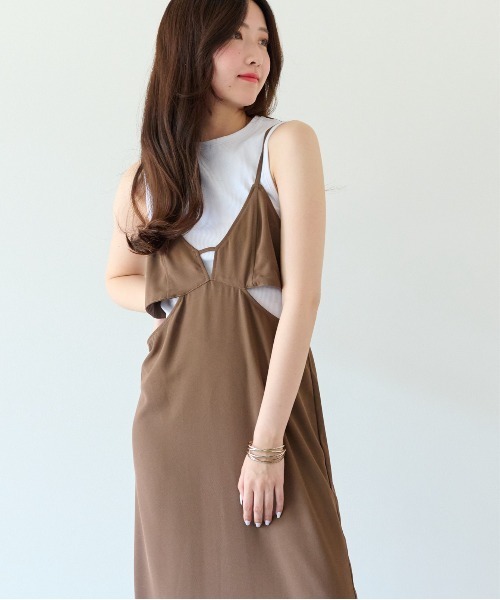 ECRIRE(エクリール)の「カットアウトキャミワンピース(ジャンパースカート・レディース・モカ/グレー/ブラック・M)」の16枚目の写真