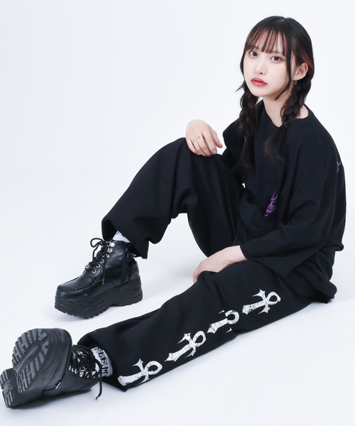REFLEM(レフレム)の「『REFLEM/レフレム』クロスロゴスウェットパンツ(スウェットパンツ・レディース・ブラック/ホワイト・FREE)」の2枚目の写真