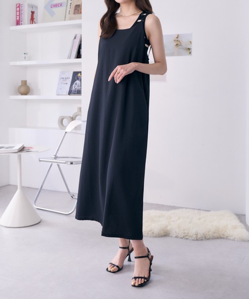 Eclat one(エクラワン)の「バッククロスキャミワンピース(ワンピース・レディース・ベージュ/ブラック/カーキ・FREE)」の21枚目の写真