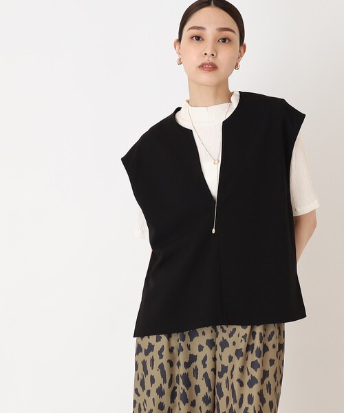 THE SHOP TK (ザ ショップ ティーケー )の「◆【洗濯機洗い可】カットジョーゼットキーネックベスト(ベスト・レディース・ブルー/ライトグレー/ブラック・99)」の2枚目の写真