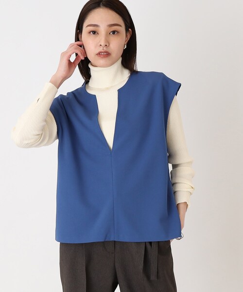 THE SHOP TK (ザ ショップ ティーケー )の「◆【洗濯機洗い可】カットジョーゼットキーネックベスト(ベスト・レディース・ブルー/ライトグレー/ブラック・99)」の4枚目の写真
