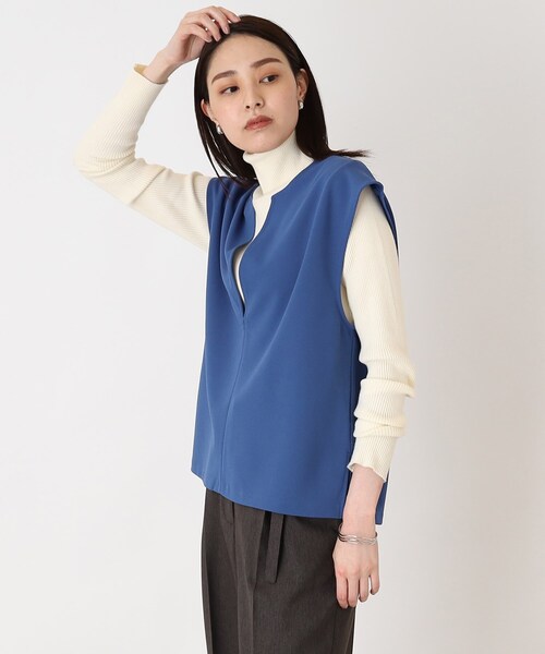THE SHOP TK (ザ ショップ ティーケー )の「◆【洗濯機洗い可】カットジョーゼットキーネックベスト(ベスト・レディース・ブルー/ライトグレー/ブラック・99)」の6枚目の写真