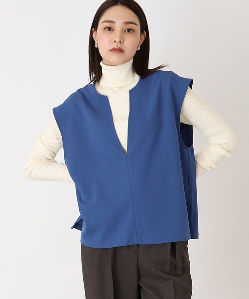 THE SHOP TK (ザ ショップ ティーケー )の「◆【洗濯機洗い可】カットジョーゼットキーネックベスト(ベスト・レディース・ブルー/ライトグレー/ブラック・99)」の5枚目の写真