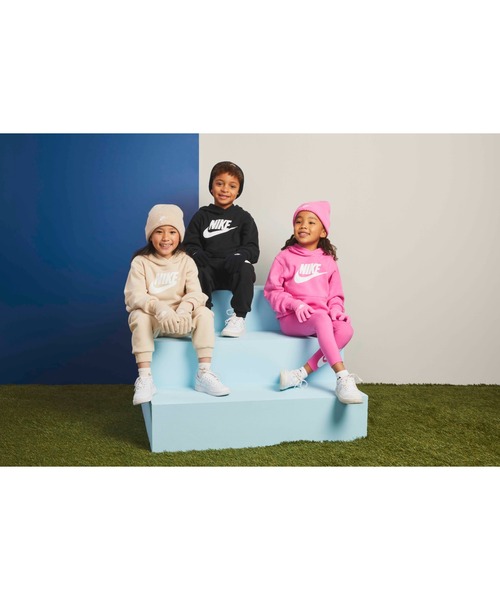 NIKE(ナイキ)の「NIKE/ナイキ キッズ パーカー NKN N NSW CLUB FT HBR PO 86L095-023(パーカー・キッズ・ブラック・115cm/120cm/110cm/105cm)」の3枚目の写真