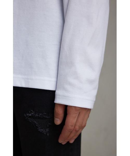 AZUL by moussy（アズールバイマウジー）の「ホットフィットポンチロングTシャツ（Tシャツ/カットソー・メンズ・ブラック/ホワイト・MEDIUM/LARGE）」の11枚目の写真