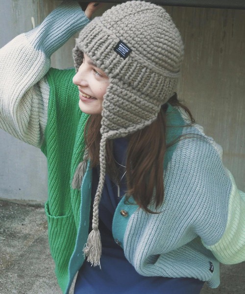 MILKFED.（ミルクフェド）の「LOGO EARFLAP KNIT CAP（ニットキャップ/ビーニー・レディース・グレー/ブラック・ONE SIZE）」の2枚目の写真
