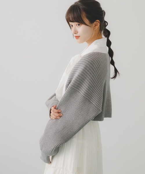 HEYUMM(ヘユム)の「リブニットボレロ(カーディガン/ボレロ・レディース・オレンジ/アイボリー/グレー・ONE)」の16枚目の写真