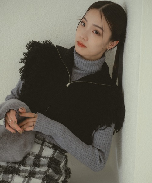 VANNIE U（ヴァニーユー）の「ループジップニットベスト（ベスト・レディース・アイボリー/ブラック・FREE）」の2枚目の写真