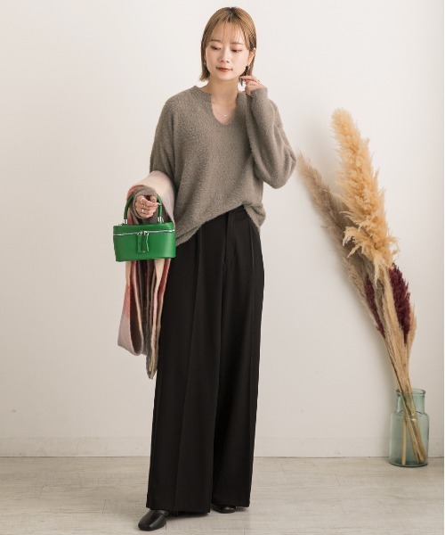 ad thie(アドティエ)の「キーネック・ふんわり シャギーニット(ニット/セーター・レディース・ブラウン/アイボリー/オフホワイト/グレイッシュベージュ/ブラック・FREE)」の15枚目の写真
