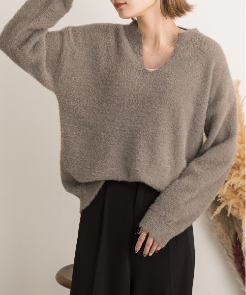 ad thie(アドティエ)の「キーネック・ふんわり シャギーニット(ニット/セーター・レディース・ブラウン/アイボリー/オフホワイト/グレイッシュベージュ/ブラック・FREE)」の17枚目の写真