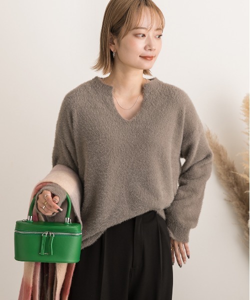ad thie(アドティエ)の「キーネック・ふんわり シャギーニット(ニット/セーター・レディース・ブラウン/アイボリー/オフホワイト/グレイッシュベージュ/ブラック・FREE)」の19枚目の写真
