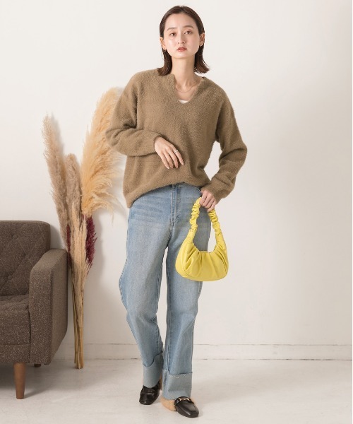 ad thie(アドティエ)の「キーネック・ふんわり シャギーニット(ニット/セーター・レディース・ブラウン/アイボリー/オフホワイト/グレイッシュベージュ/ブラック・FREE)」の7枚目の写真