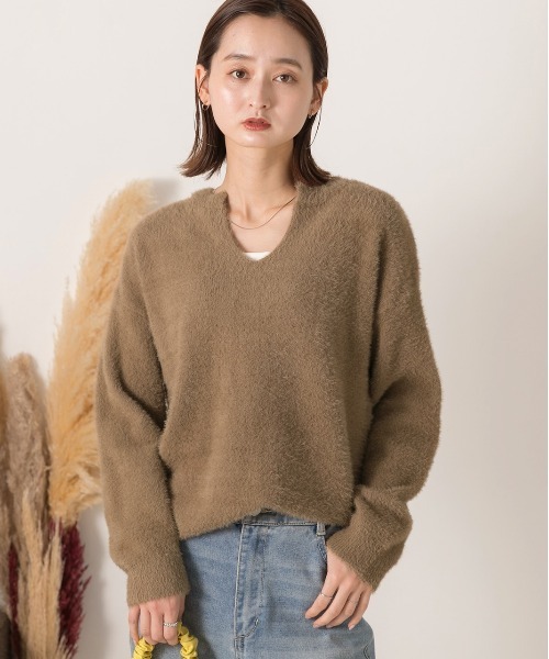 ad thie(アドティエ)の「キーネック・ふんわり シャギーニット(ニット/セーター・レディース・ブラウン/アイボリー/オフホワイト/グレイッシュベージュ/ブラック・FREE)」の8枚目の写真