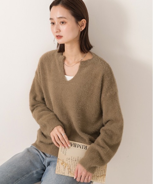 ad thie(アドティエ)の「キーネック・ふんわり シャギーニット(ニット/セーター・レディース・ブラウン/アイボリー/オフホワイト/グレイッシュベージュ/ブラック・FREE)」の9枚目の写真