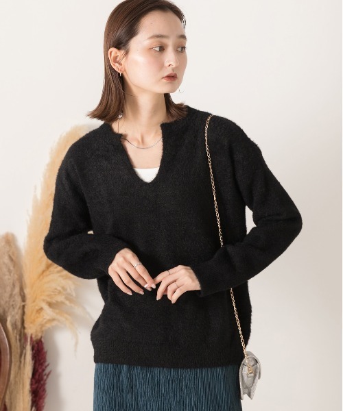 ad thie(アドティエ)の「キーネック・ふんわり シャギーニット(ニット/セーター・レディース・ブラウン/アイボリー/オフホワイト/グレイッシュベージュ/ブラック・FREE)」の6枚目の写真
