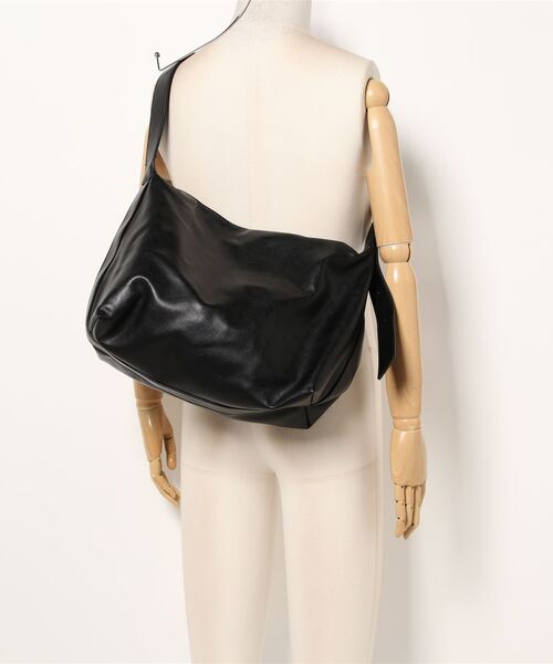 Miscere（ミスケーレ）の「☆ ワンショルダ合皮バッグ　AS-0004T（ショルダーバッグ・レディース・ブラック/ブラウン・FREE）」の6枚目の写真