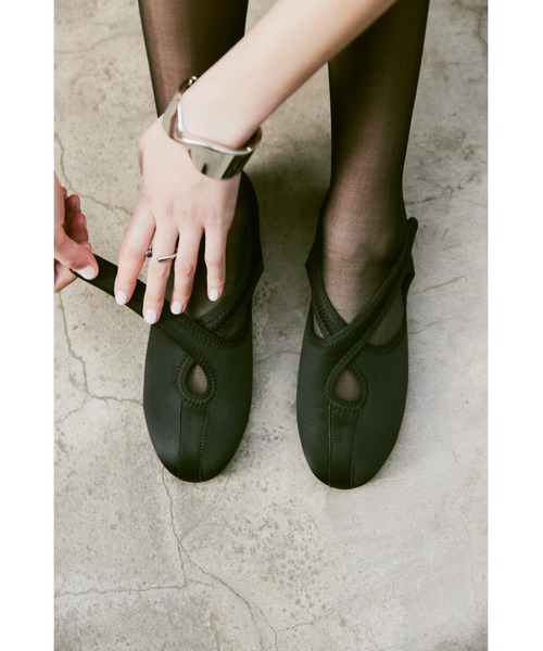 un/neu（アンノイ）の「ラバーソールクロスフラットシューズ / ネオプレーンシューズ（サンダル・レディース・ブラック/レッド/ブルー・L/M/S）」の6枚目の写真