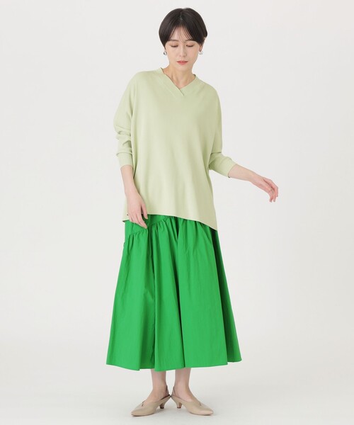 CAST:（キャストコロン）の「【1枚で着映える】バックボタンニット（ニット/セーター・レディース・ホワイト/ブラック/グリーン・M）」の8枚目の写真