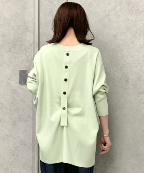 CAST:（キャストコロン）の「【1枚で着映える】バックボタンニット（ニット/セーター・レディース・ホワイト/ブラック/グリーン・M）」の3枚目の写真