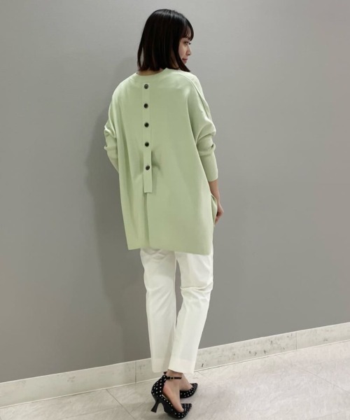 CAST:（キャストコロン）の「【1枚で着映える】バックボタンニット（ニット/セーター・レディース・ホワイト/ブラック/グリーン・M）」の21枚目の写真