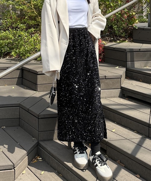 Silly(シリー)の「【春コーデが一気に華やかに!】スパンコールスリットミディスカート(スカート・レディース・ブラック/シルバー・MEDIUM/LARGE)」の21枚目の写真