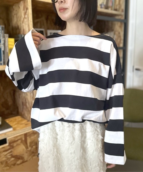 LEPSIM（レプシィム）の「袖ワイドボーダープルオーバー　987200（Tシャツ/カットソー・レディース・ブラック/ネイビー/ブルーパープル/ブラック系その他/レッド/ブルー/グリーン・FREE）」の2枚目の写真