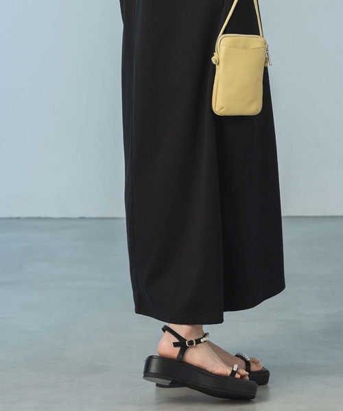 Gready Brilliant(グレディブリリアン)の「プリーツネックジャンパースカート(ジャンパースカート・レディース・ブラック・38)」の16枚目の写真