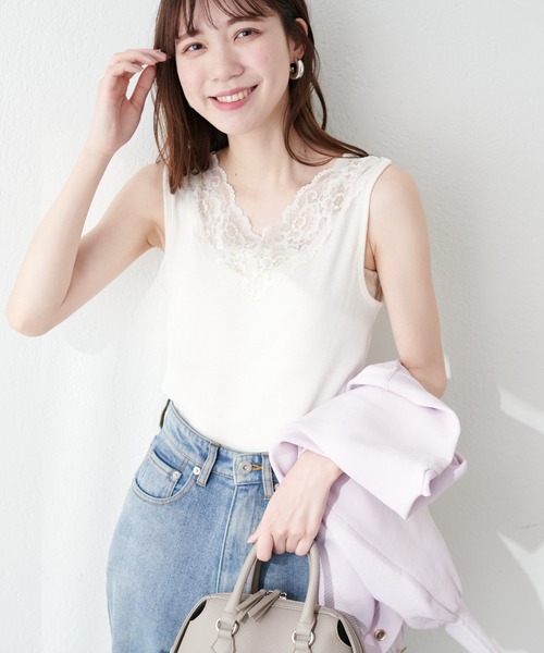 natural couture（ナチュラルクチュール）の「2WAY幅広レースキャミソール（キャミソール・レディース・ブラック/アイボリー/グレイッシュベージュ・FREE）」の4枚目の写真