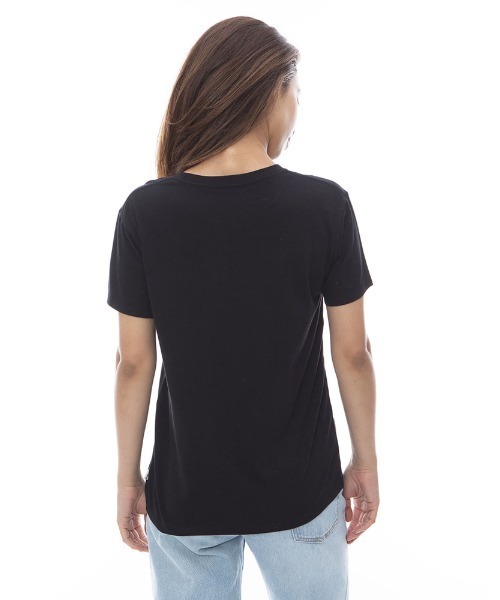 BILLABONG（ビラボン）の「BILLABONG レディース ONE POINT ARCH LOGO TEE Ｔシャツ 【2024年春夏モデル】/ビラボンワンポイントロゴ半袖Tシャツ（Tシャツ/カットソー・レディース・ブラック/ホワイト/グリーン系その他・MEDIUM/LARGE）」の7枚目の写真