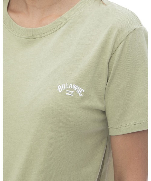 BILLABONG（ビラボン）の「BILLABONG レディース ONE POINT ARCH LOGO TEE Ｔシャツ 【2024年春夏モデル】/ビラボンワンポイントロゴ半袖Tシャツ（Tシャツ/カットソー・レディース・ブラック/ホワイト/グリーン系その他・MEDIUM/LARGE）」の11枚目の写真