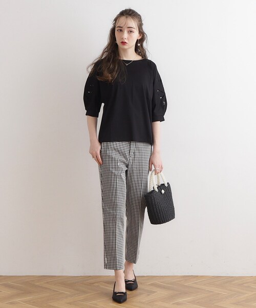 couture brooch(クチュールブローチ)の「◆新色追加【接触冷感/UV/洗える】マーガレットエンブロドルマンカットソー(Tシャツ/カットソー・レディース・ブルー系7/ブラック/サンドベージュ/ブラック系2/オフホワイト/ライトグリーン/ホワイト系9/ホワイト系5/ピンク系その他・34/42/38)」の11枚目の写真