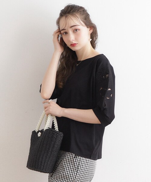 couture brooch(クチュールブローチ)の「◆新色追加【接触冷感/UV/洗える】マーガレットエンブロドルマンカットソー(Tシャツ/カットソー・レディース・ブルー系7/ブラック/サンドベージュ/ブラック系2/オフホワイト/ライトグリーン/ホワイト系9/ホワイト系5/ピンク系その他・34/42/38)」の12枚目の写真