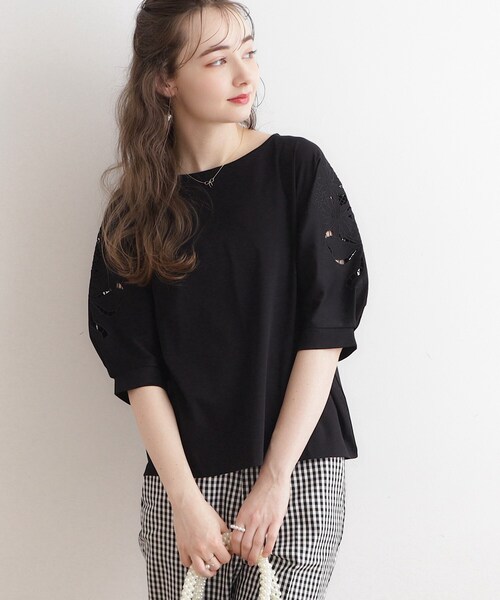 couture brooch(クチュールブローチ)の「◆新色追加【接触冷感/UV/洗える】マーガレットエンブロドルマンカットソー(Tシャツ/カットソー・レディース・ブルー系7/ブラック/サンドベージュ/ブラック系2/オフホワイト/ライトグリーン/ホワイト系9/ホワイト系5/ピンク系その他・34/42/38)」の13枚目の写真