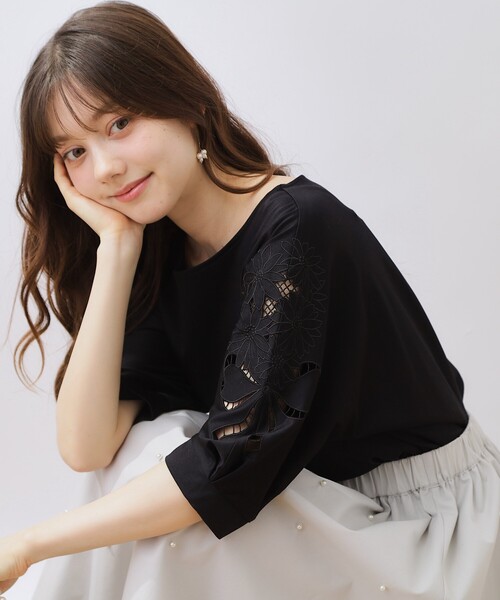 couture brooch(クチュールブローチ)の「◆新色追加【接触冷感/UV/洗える】マーガレットエンブロドルマンカットソー(Tシャツ/カットソー・レディース・ブルー系7/ブラック/サンドベージュ/ブラック系2/オフホワイト/ライトグリーン/ホワイト系9/ホワイト系5/ピンク系その他・34/42/38)」の15枚目の写真