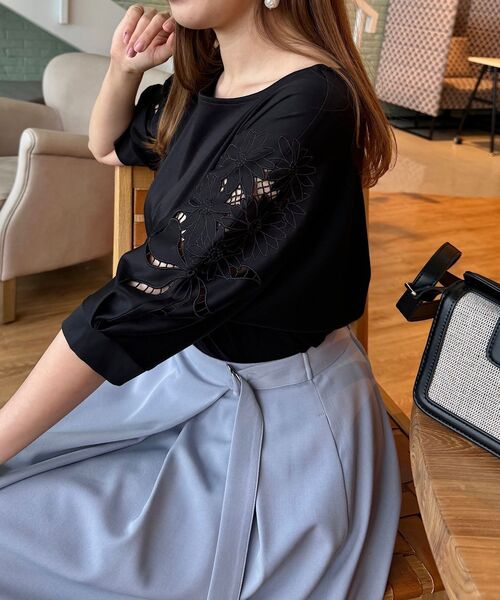 couture brooch(クチュールブローチ)の「◆新色追加【接触冷感/UV/洗える】マーガレットエンブロドルマンカットソー(Tシャツ/カットソー・レディース・ブルー系7/ブラック/サンドベージュ/ブラック系2/オフホワイト/ライトグリーン/ホワイト系9/ホワイト系5/ピンク系その他・34/42/38)」の20枚目の写真