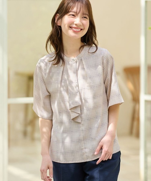 Honeys(ハニーズ)の「5分袖ボウタイブラウス(シャツ/ブラウス・レディース・ネイビー/ホワイト/ネイビー系/ホワイト系その他/ラベンダー/ベージュ系その他/ブラウン/ピンク系その他・LL/3L/S/M/L)」の4枚目の写真