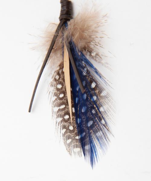 BEAMS BOY（ビームスボーイ）の「BEAMS BOY / フェザーピアス（ピアス（両耳用）・レディース・レッド/ブルー・ONE SIZE）」の4枚目の写真