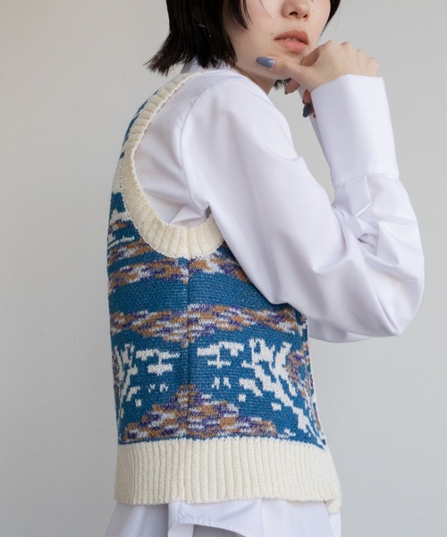 VACANCY（ヴァカンシー）の「ウォーターサイド柄ZIPニットベスト（ベスト・レディース・アイボリー/ブルー・FREE）」の11枚目の写真