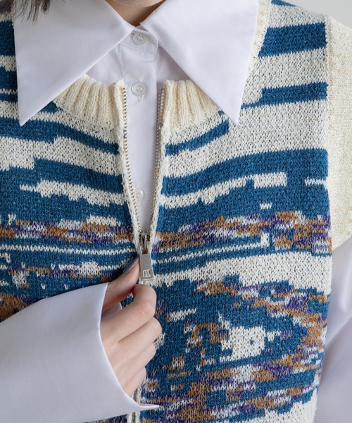 VACANCY（ヴァカンシー）の「ウォーターサイド柄ZIPニットベスト（ベスト・レディース・アイボリー/ブルー・FREE）」の13枚目の写真