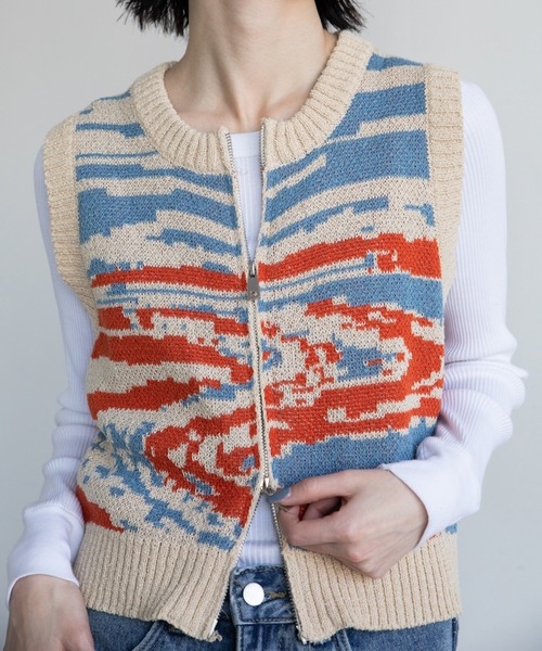 VACANCY（ヴァカンシー）の「ウォーターサイド柄ZIPニットベスト（ベスト・レディース・アイボリー/ブルー・FREE）」の20枚目の写真